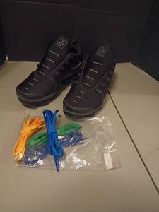 lot 1060 image: Mens Sized 9.5. Nike Air VaporMax Plus Black Sneakers with Extra Laces