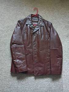 lot 1076 image: Vintage Mens Wilson Leather Coat.   Size Medium