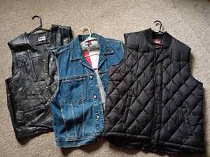 lot 1079 image: Mens Vest.   Roper Range Gear, Tommy Jeans and Ashburn Leather.   2X and 3X
