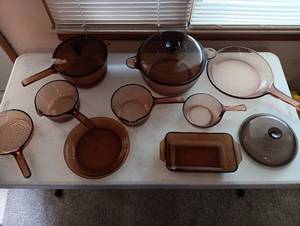 lot 1123 image: Amber Glass Cookware Set with Lids and Handles