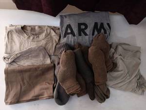 lot 1136 image: Army cloths, socks and neck warmers