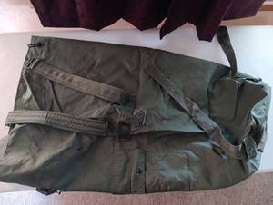 lot 1140 image: Army duffel bag