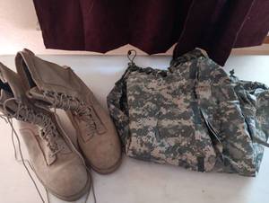 lot 1141 image: 11sz Army boots and a Army rain jacket