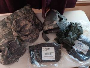 lot 1142 image: Military Combat Uniform ACU Digital Camo Gear Set
