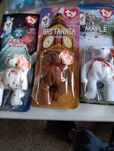 lot 1335 image: TY Beanie Baby Collection Set of Three Bears and more