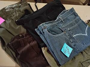 lot 1354 image: Mens Shorts.  40 and 42