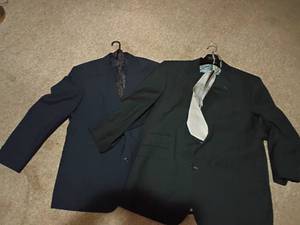 lot 1375 image: 2 Mens Suits.  44R and 48
