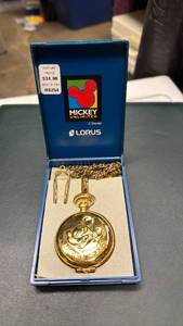 lot 1426 image: Mickey Mouse pocketwatch