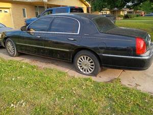 lot 3001 image: 2007 Lincoln.  Flat tire, wont hold air, needs battery.  It was at a mechanics shop for repair when it was stolen.