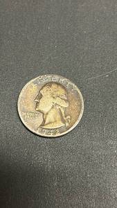 lot 38 image: 1942 Washington Quarter Silver Coin