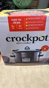lot 57 image: Crockpot 7 Quart Oval Slow Cooker with Locking Lid