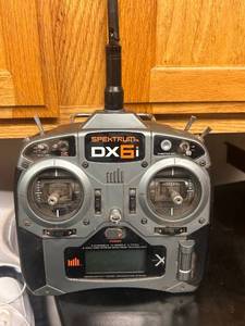 lot 60 image: Spektrum DX6i 6-Channel RC Radio Transmitter