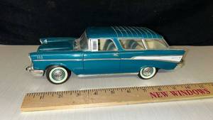 lot 71 image: 1957 Chevrolet Bel Air Nomad Station Wagon Die Cast Model Car