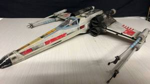 lot 74 image: Vintage Star Wars X-Wing Fighter Action Figure Vehicle with Pilot