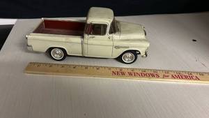 lot 76 image: 1950s Chevrolet Pickup Truck Die Cast Model