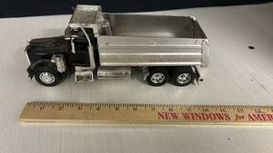 lot 79 image: Kenworth Die Cast Semi Truck with Dump Trailer