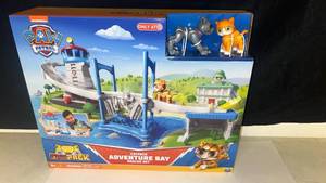 lot 89 image: PAW Patrol Adventure Bay Rescue Set with Catpack Figures