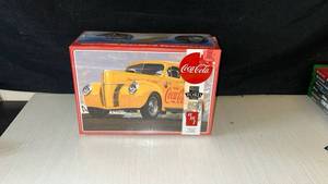 lot 113 image: New AMT 1940 Ford Coupe Coca-Cola Model Kit 125 Scale