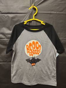 lot 71264 image: Cat & Jack Halloween T-Shirt with Bat Design (Size 5T) - Retail $3