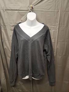 lot 71274 image: Womans Black V-Neck Long Sleeve Sweater (Size M) - Retail $25