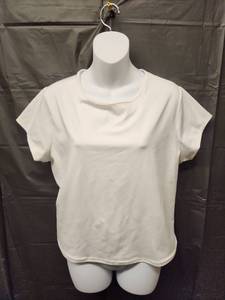 lot 71276 image: Womens White Open Back Short Sleeve Top (Size XXL) - Retail $12