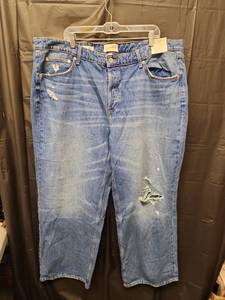 lot 71284 image: Universal Thread, Mid Rise 90s Baggy Relaxed Hipp &Thigh Baggy Leg (Size 22Reg) - Retail $35