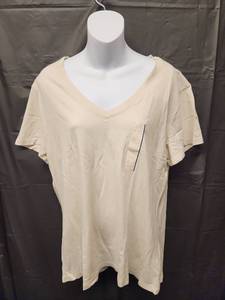lot 71308 image: Universal Thread, Beige V-Neck Short Sleeve T-Shirt (Size L) - Retail $8