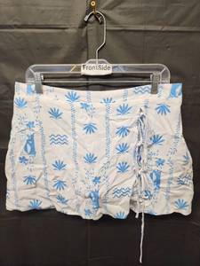 lot 71319 image: Wild Fable, Blue and White Floral Print Skort (Size M) - Retail $15