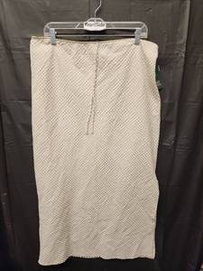 lot 71340 image: Wild Fable, Beige Textured Pencil Skirt with Side Zip (Size XL) - Retail $25