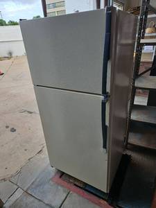 lot 5 image: Kenmore 18 Cubic Foot Top Freezer Refrigerator - Model 106 9739382 - Works - Needs a Good Cleaning