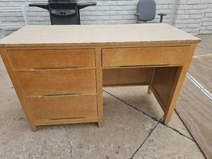 lot 12 image: Mid Century Modern Oak Office Desk with Laminate Top