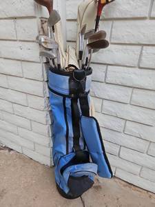 lot 20 image: Golf Set with Blue Bag and Mixed Clubs
