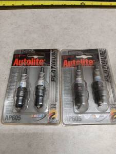 lot 154 image: Autolite AP605DP2 Platinum Spark Plug, 2 per Card - lot of 2