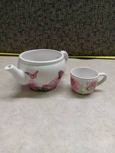 lot 156 image: Floral Butterfly Ceramic Tea Set with Teapot and Cup