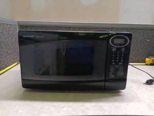lot 170 image: Sharp Carousel Countertop Microwave Oven - Working
