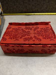 lot 173 image: Tatting Shuttle and Needle Set with Decorative Storage Box