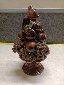 lot 175 image: Italian Ceramic Fruit Cornucopia Centerpiece