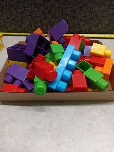 lot 182 image: Large Building Block Set with Various Colors