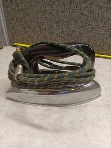 lot 184 image: Chrome Electric Iron with Fabric Cord