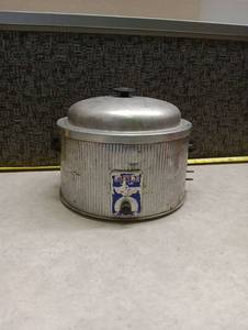 lot 185 image: Electric Rice Cooker with Aluminum Ribbed Body and Lid