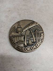 lot 189 image: 1988 Oklahoma State Fair 82nd Annual Event Commemorative Medal