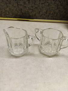 lot 196 image: Clear Glass Sugar and Creamer Set