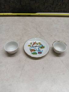 lot 199 image: Maryland Souvenir Porcelain Dish and Cup Set