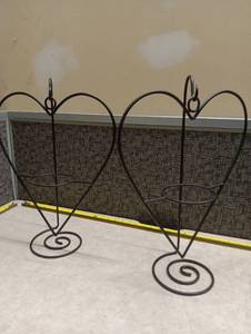 lot 206 image: Black Metal Heart-Shaped Plant Stands Set of 2