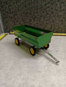 lot 235 image: John Deere ERTL Die-Cast Metal Grain Wagon Toy