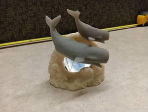lot 239 image: Coralei of Hawaii Whale Duo Sculpture