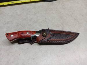lot 278 image: Fixed Blade Hunting Knife with Pakkawood Handle and Embossed Leather Sheath