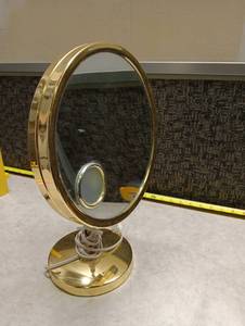 lot 288 image: Gold-Tone Lighted Double-Sided Vanity Mirror with Stand - working