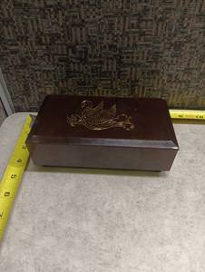 lot 297 image: Swan Lake Music Jewelry Box with Pearl-Like Figurines - YAPS 1981