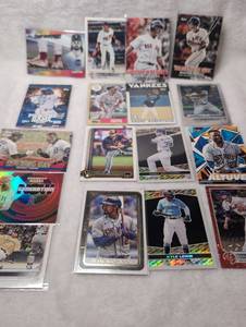 lot 3006 image: MLB Baseball Card Collection Lot - 17 ct - including Bryce Harper, Vladimir Guerrero Jr, Rafael Devers, Buster Posey, Andre Robertson, Kyle Lewis,